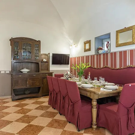 Villa Antica Merelli 12, Emma
